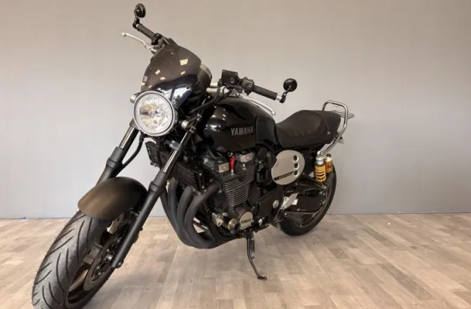 YAMAHA XJR 1300 2015