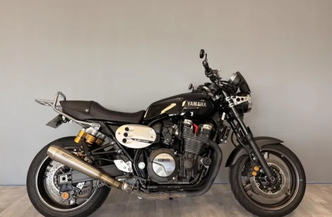 YAMAHA XJR 1300 2015