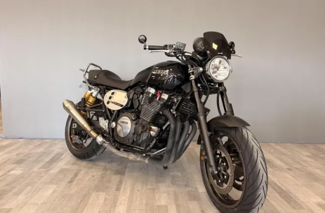 YAMAHA XJR 1300 2015