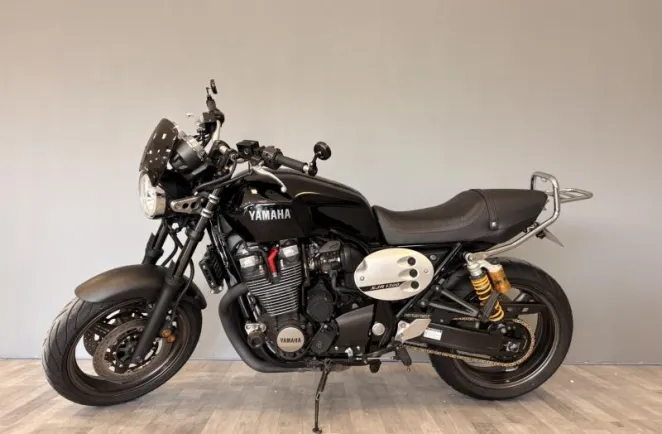 YAMAHA XJR 1300 2015