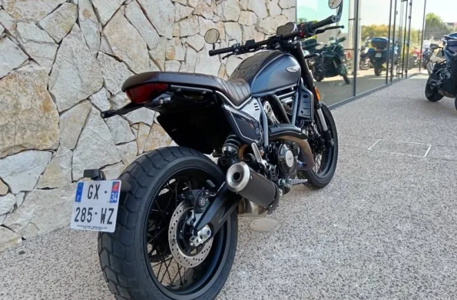 DUCATI 800 Nightshift