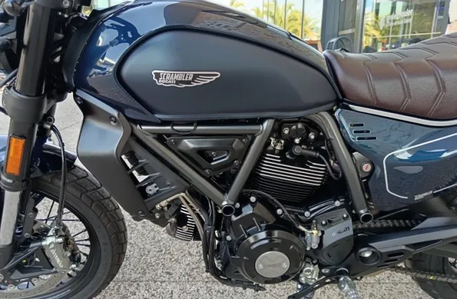DUCATI 800 Nightshift