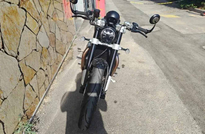 TRIUMPH Bobber 1200 TFC n°146/750