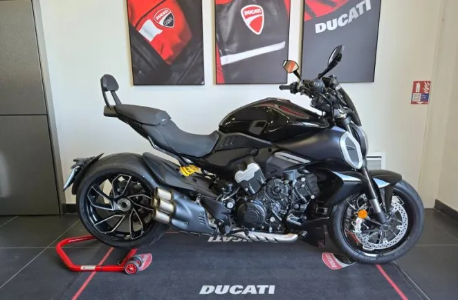 DUCATI V4