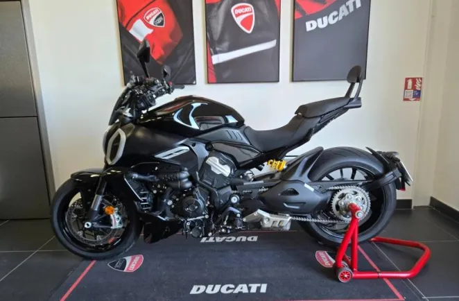 DUCATI V4