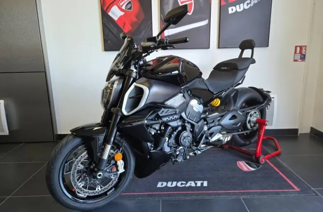 DUCATI V4