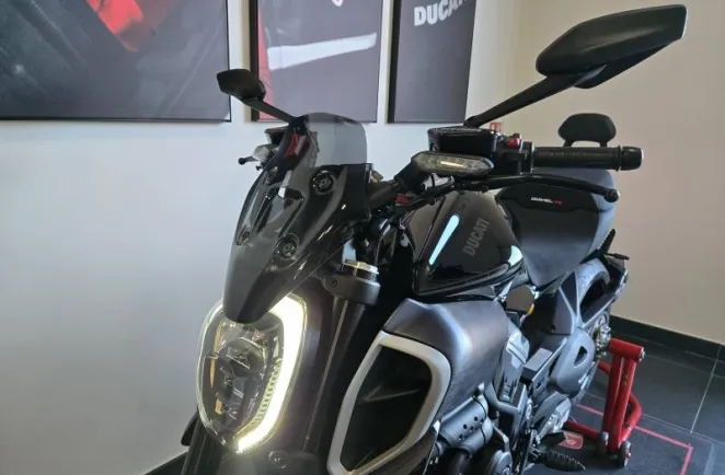 DUCATI V4