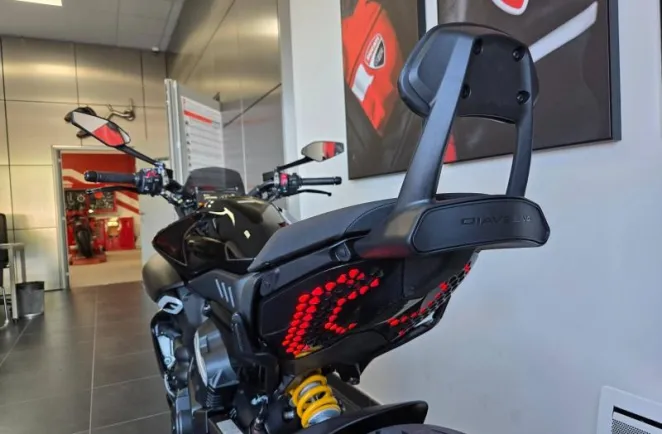 DUCATI V4