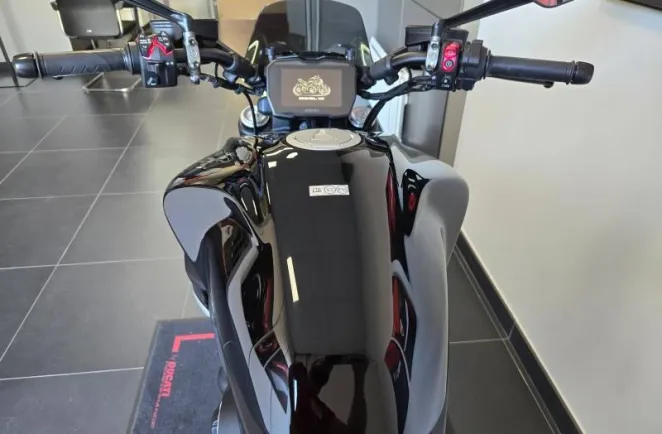 DUCATI V4