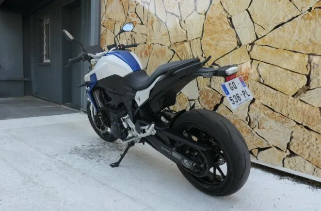 BMW 900 R 105 ch Style Sport + Shifter Pro