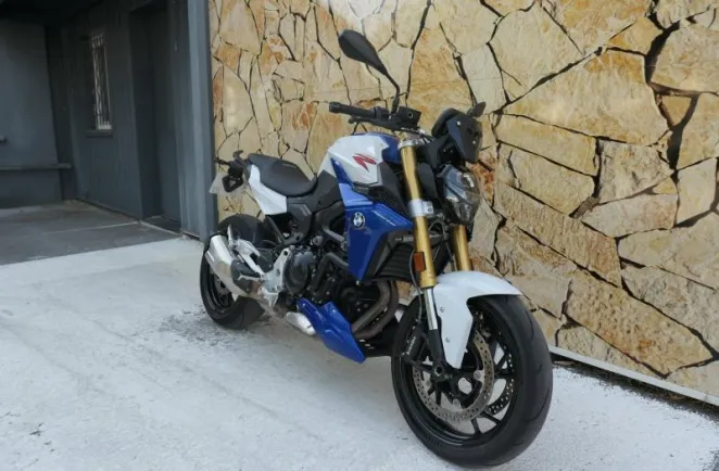 BMW 900 R 105 ch Style Sport + Shifter Pro