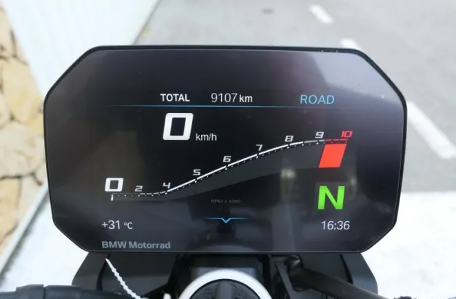 BMW 900 R 105 ch Style Sport + Shifter Pro