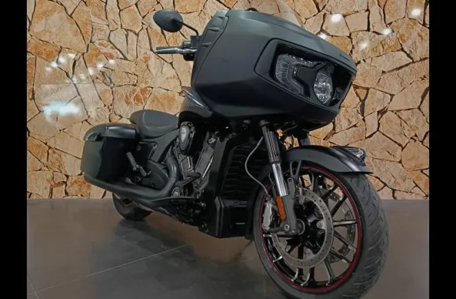 INDIAN Challenger 1768 Dark Horse