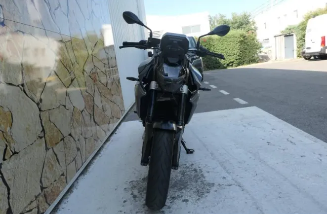 BMW 900 R A2 + Shifter