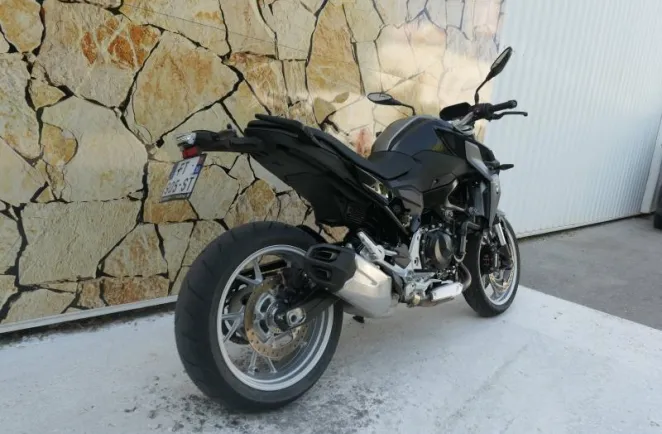 BMW 900 R A2 + Shifter