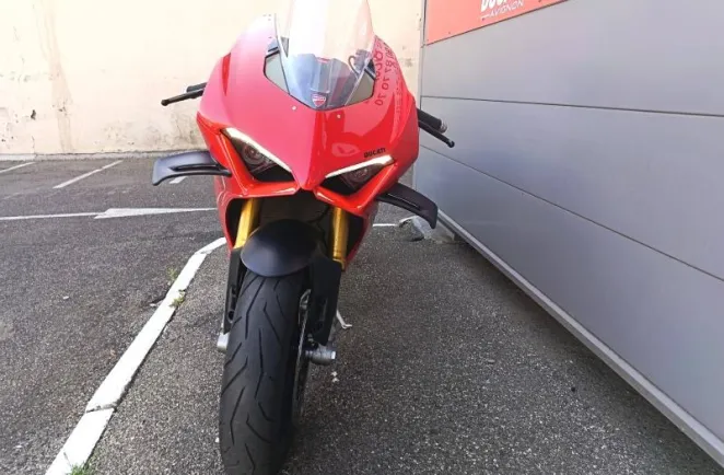 DUCATI Panigale V4 S 1ERE MAIN LIGNE AKRAPOVIC