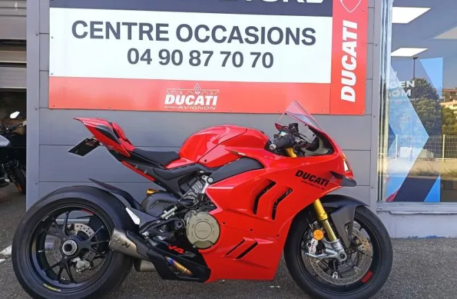 DUCATI Panigale V4 S 1ERE MAIN LIGNE AKRAPOVIC