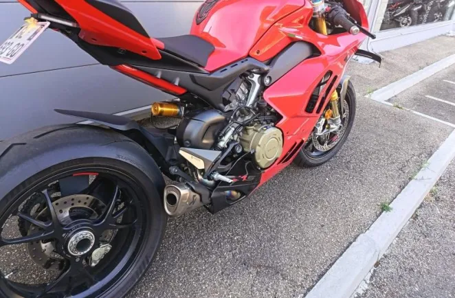 DUCATI Panigale V4 S 1ERE MAIN LIGNE AKRAPOVIC