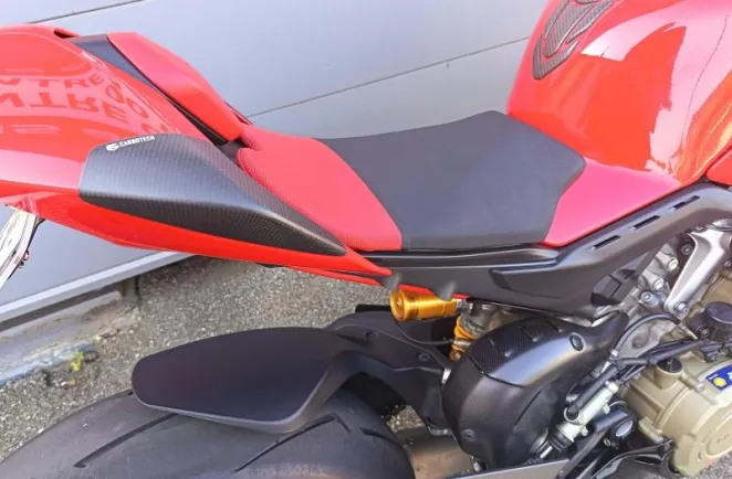 DUCATI Panigale V4 S 1ERE MAIN LIGNE AKRAPOVIC