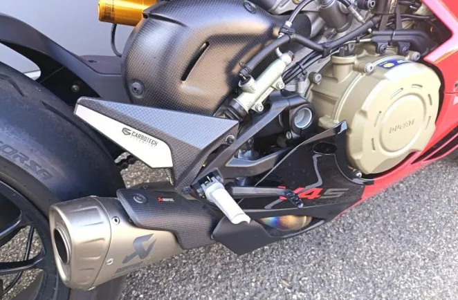 DUCATI Panigale V4 S 1ERE MAIN LIGNE AKRAPOVIC