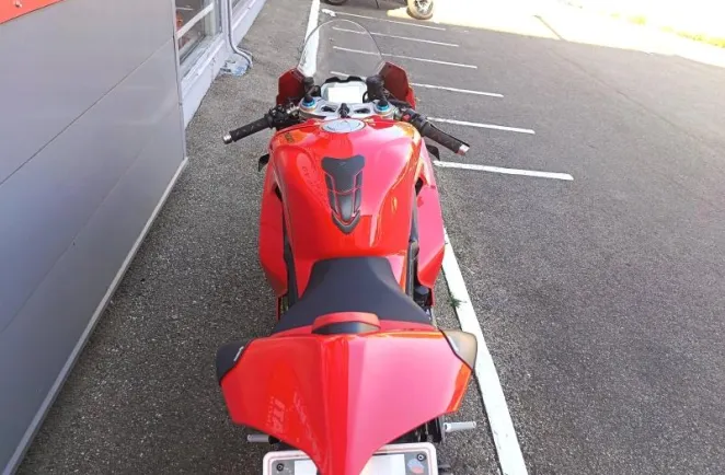 DUCATI Panigale V4 S 1ERE MAIN LIGNE AKRAPOVIC