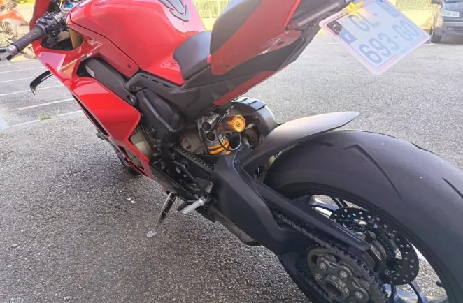 DUCATI Panigale V4 S 1ERE MAIN LIGNE AKRAPOVIC
