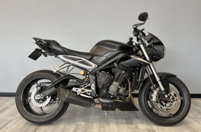 TRIUMPH TRIPLE 765 RS .
