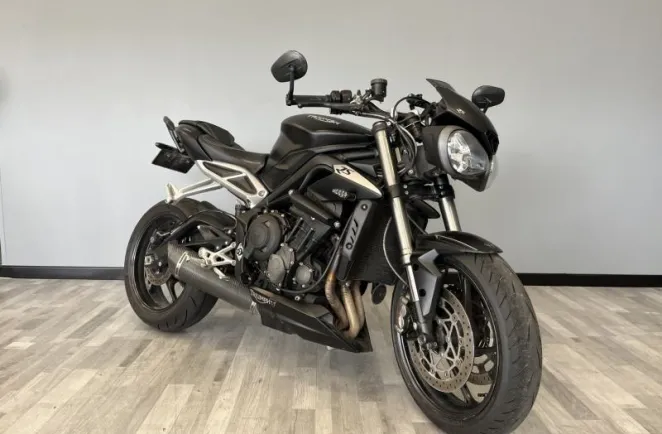 TRIUMPH TRIPLE 765 RS .