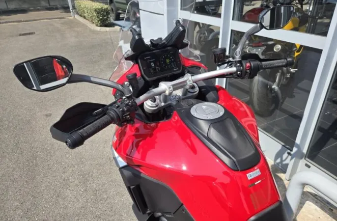 DUCATI V4 S  Travel & Radar