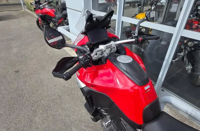 DUCATI V4 S Travel & Radar