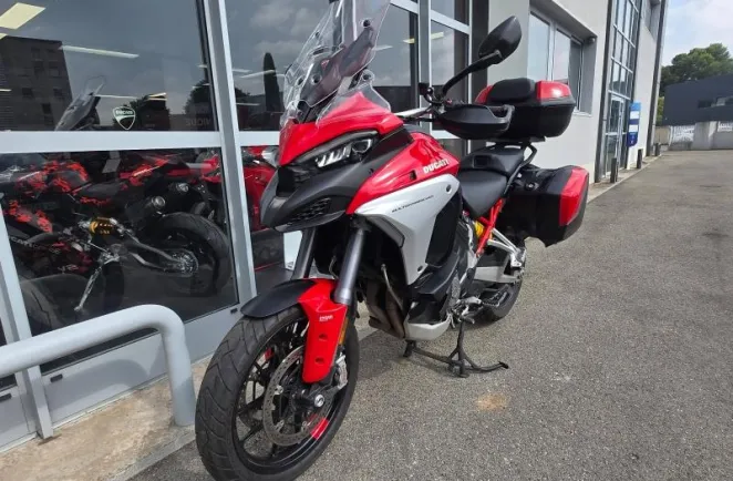DUCATI V4 S Travel & Radar