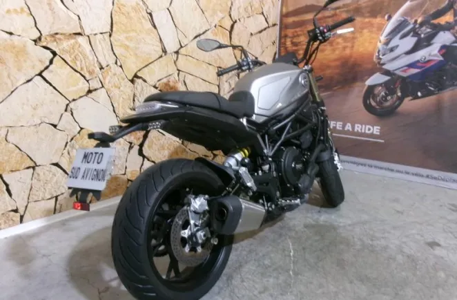 BENELLI Leoncino 800