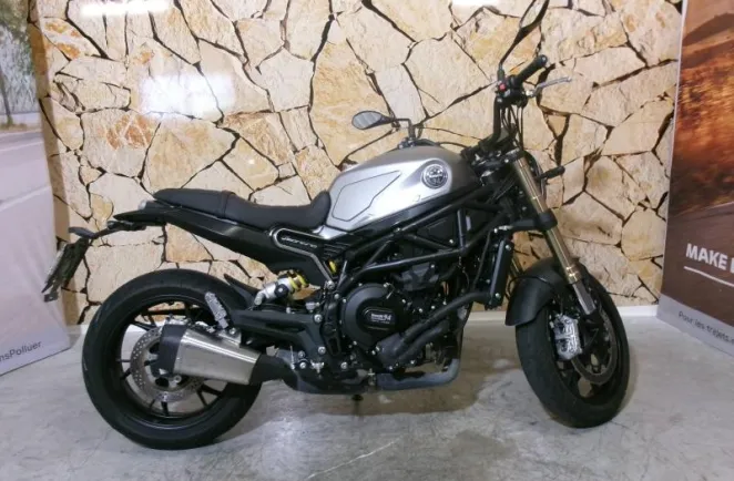 BENELLI Leoncino 800