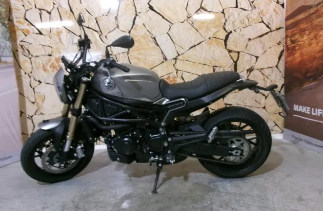 BENELLI Leoncino 800