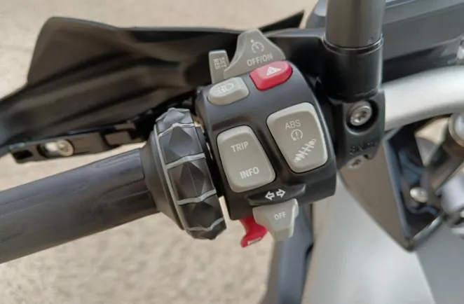 BMW 1200 GS AVEC VALISE