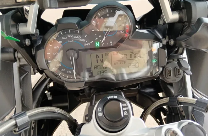 BMW 1200 GS AVEC VALISE