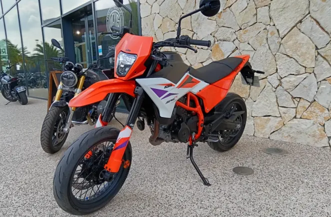 KTM 390 R  681km + Remus