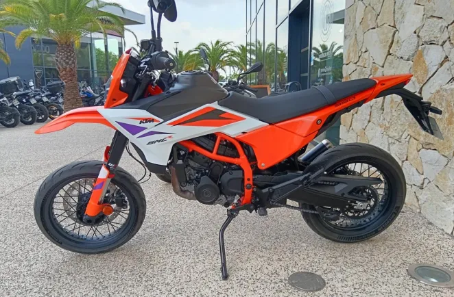 KTM 390 R  681km + Remus