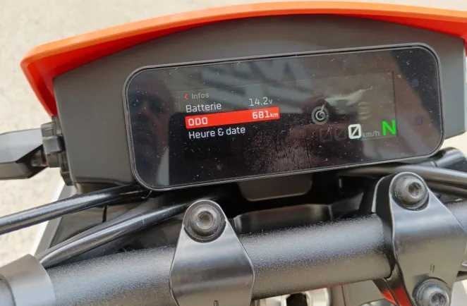 KTM 390 R  681km + Remus