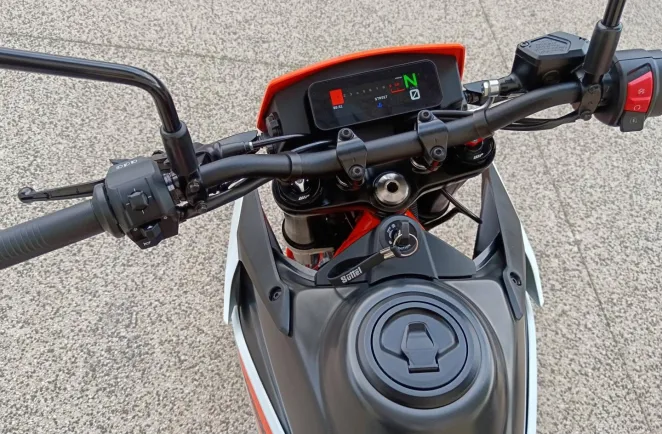 KTM 390 R  681km + Remus