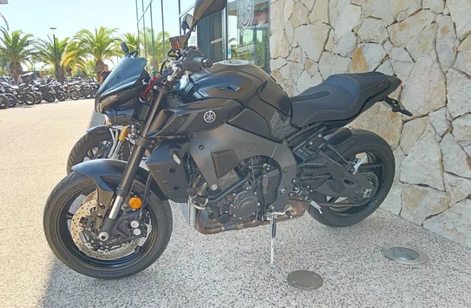 YAMAHA MT-10 1000 2024