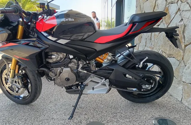 APRILIA 660 Factory + Öhlins A2