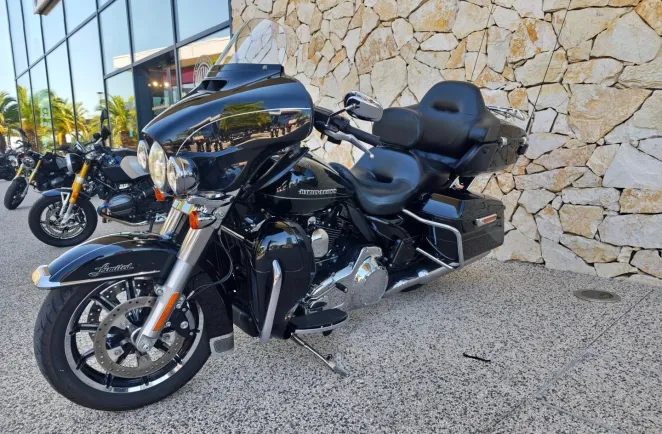 HARLEY-DAVIDSON Ultra Limited 1690 ABS 2015