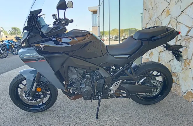 YAMAHA 9 900 2025