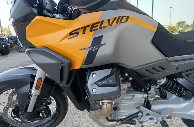 MOTO-GUZZI Stelvio 1000
