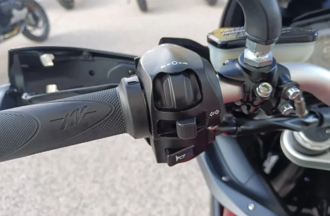MV-AGUSTA 800 Lusso + valises