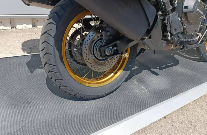 SUZUKI 800 DE
