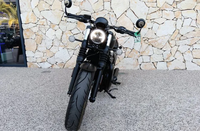 TRIUMPH Bobber 1200 Black 230 km + vince&hines