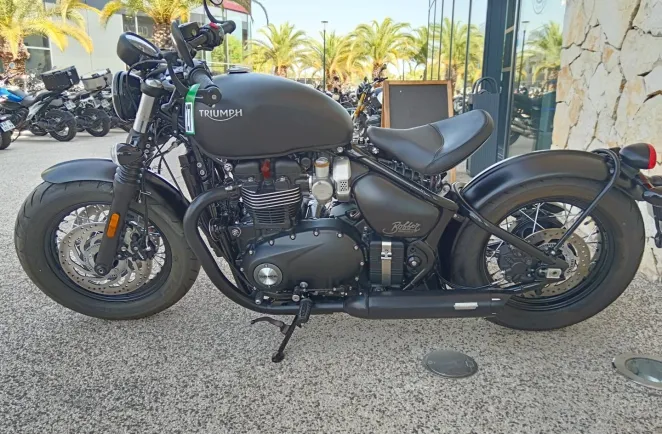 TRIUMPH Bobber 1200 Black 230 km + vince&hines
