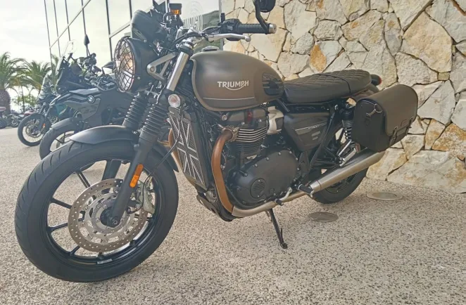 TRIUMPH 900 65cv + options